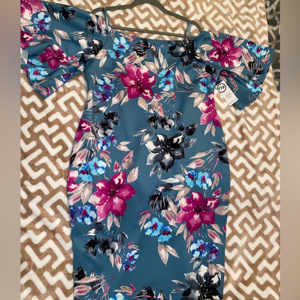 🔥NWT FTF Off-shoulder Dress